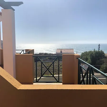 Beach Village House * São Pedro da Cadeira