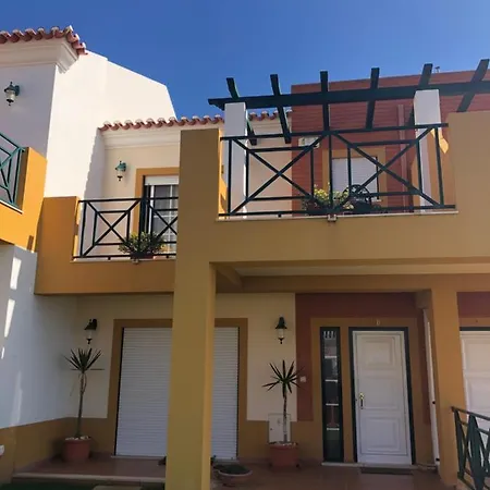 Beach Village House São Pedro da Cadeira